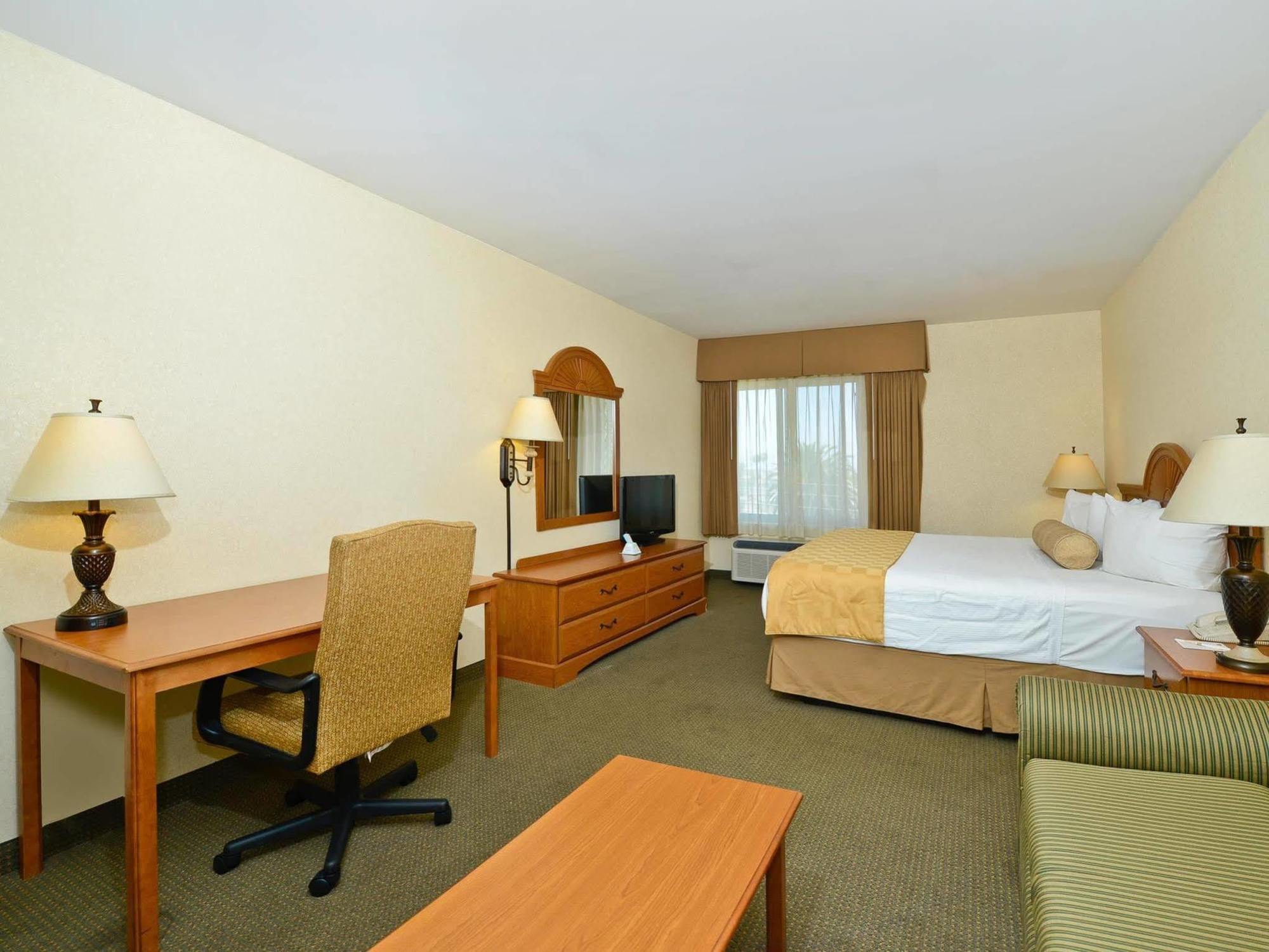 Best Western Of Long Beach Bagian luar foto