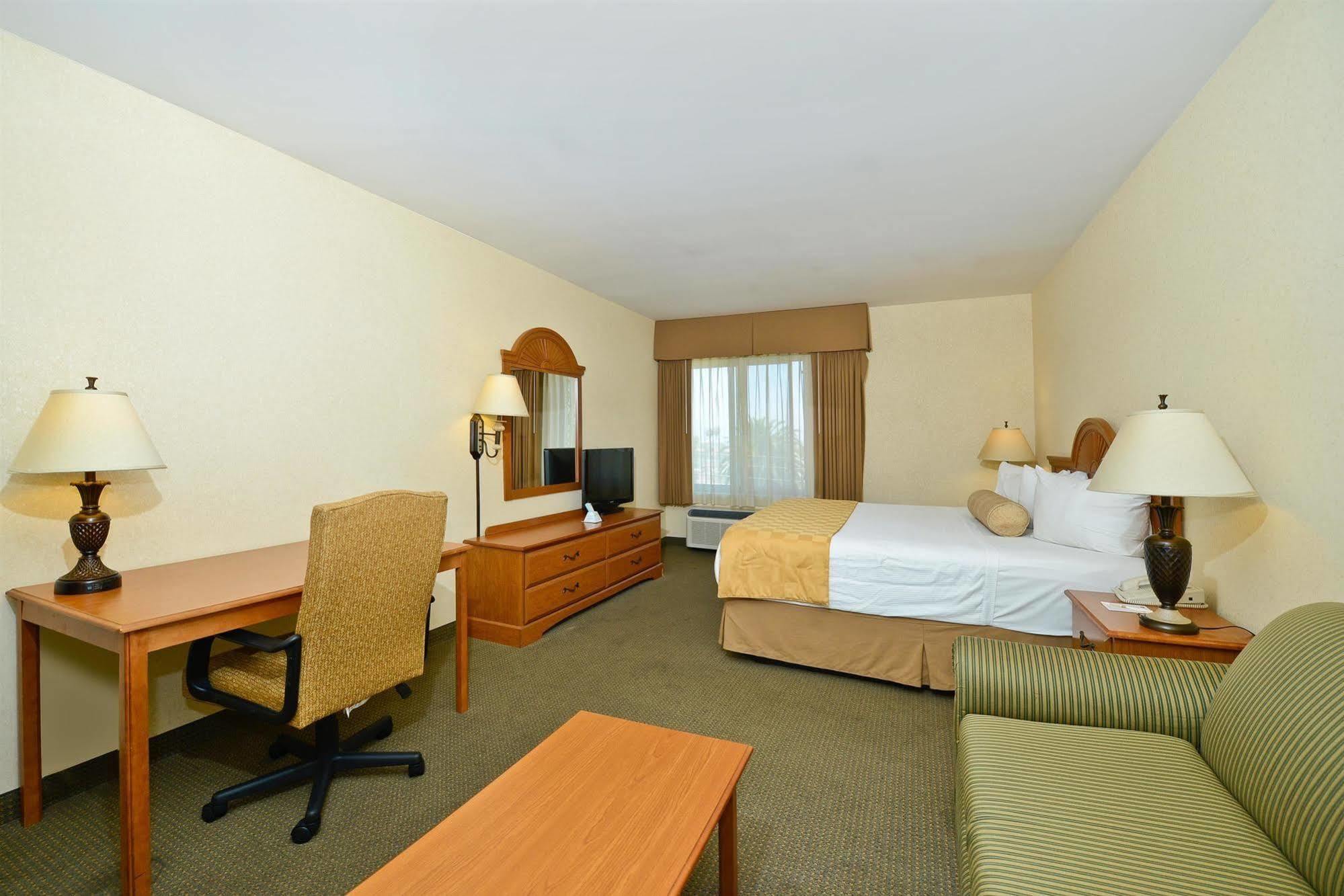 Best Western Of Long Beach Bagian luar foto