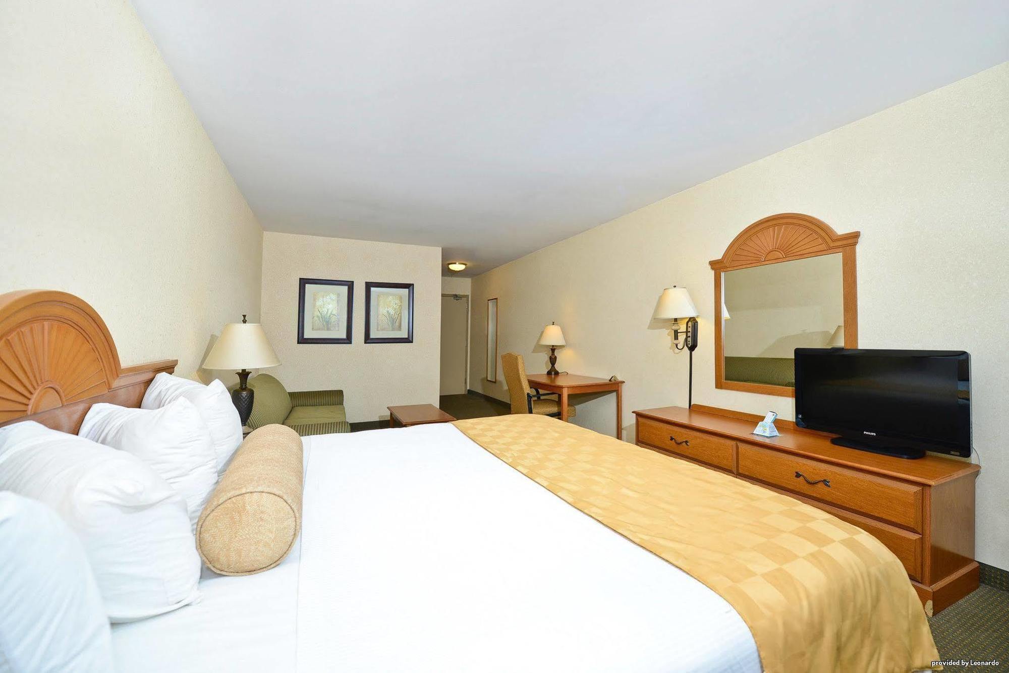 Best Western Of Long Beach Bagian luar foto